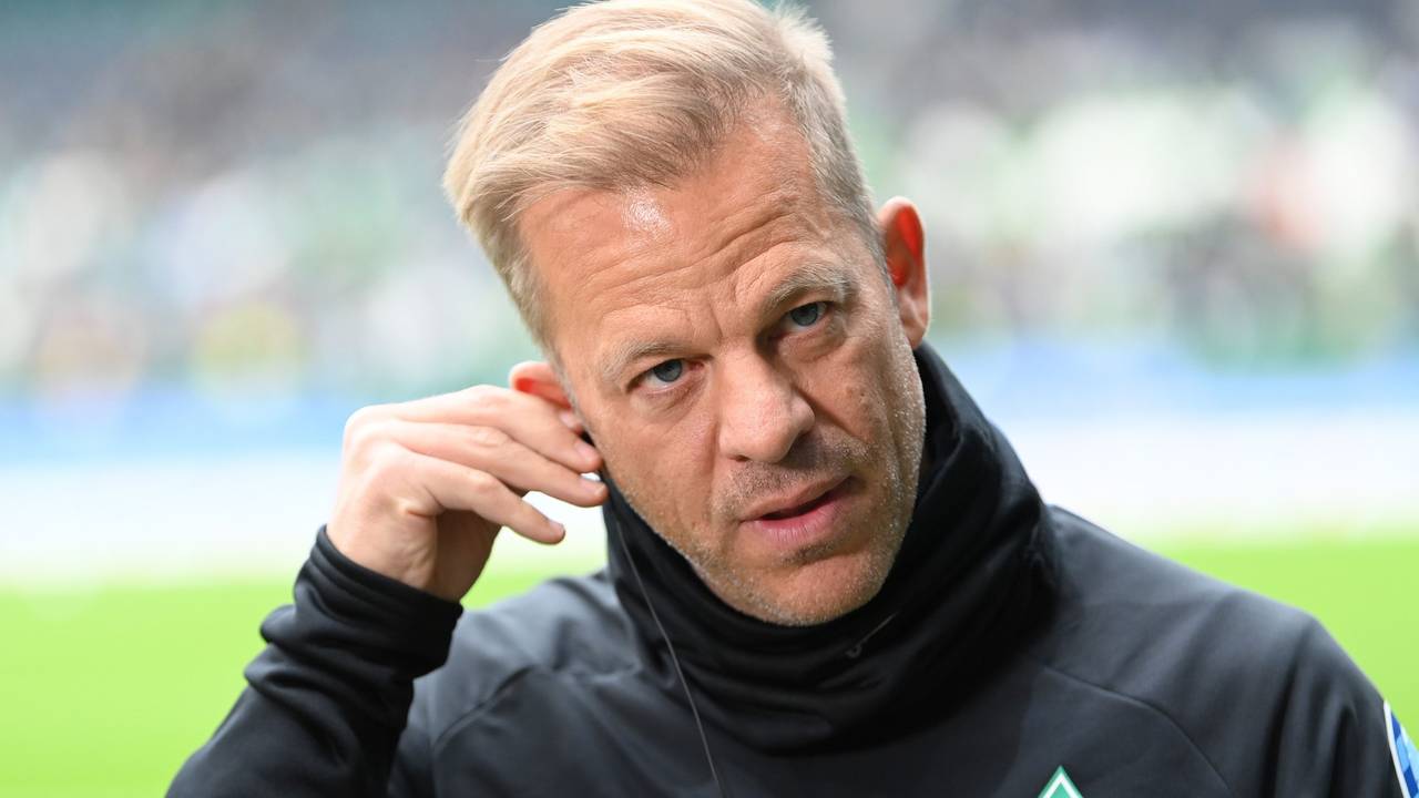 Markus Anfang bei einem TV-Interview als Bremen-Trainer.