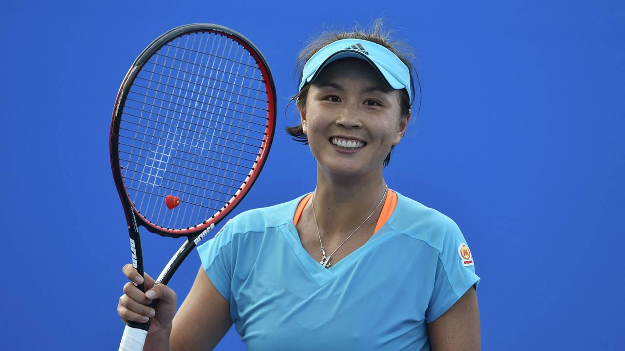 Tennis-Star Peng Shuai feiert ihren Sieg über Daria Kasatkina bei den Australian Open 2017