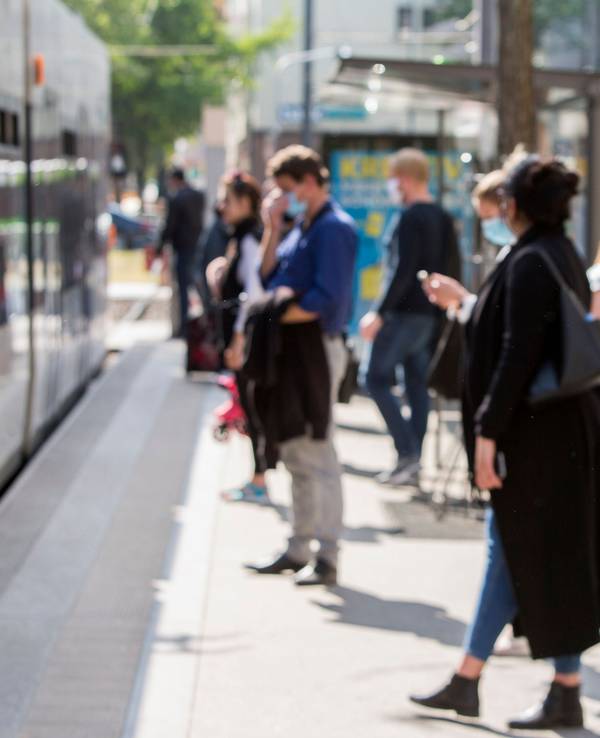 Ab heute gilt in NRW die Schutzmaskenpflicht in Öffentlichen Verkehrsmitteln, auch bei der KVB am Chlodwigplatz.
Köln
27.04.2020
copyright by Michael Bause