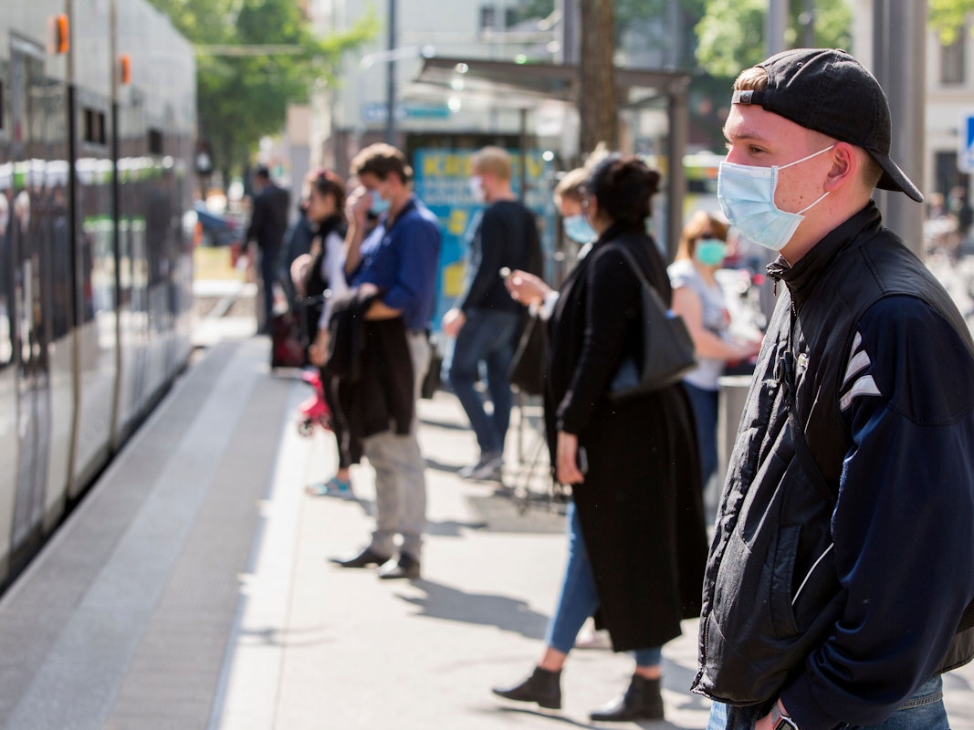 Ab heute gilt in NRW die Schutzmaskenpflicht in Öffentlichen Verkehrsmitteln, auch bei der KVB am Chlodwigplatz.
Köln
27.04.2020
copyright by Michael Bause