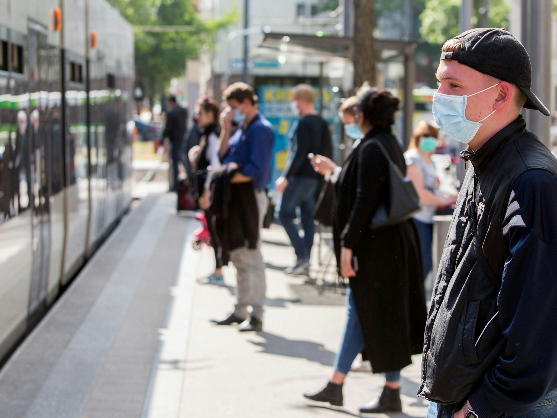 Ab heute gilt in NRW die Schutzmaskenpflicht in Öffentlichen Verkehrsmitteln, auch bei der KVB am Chlodwigplatz.
Köln
27.04.2020
copyright by Michael Bause