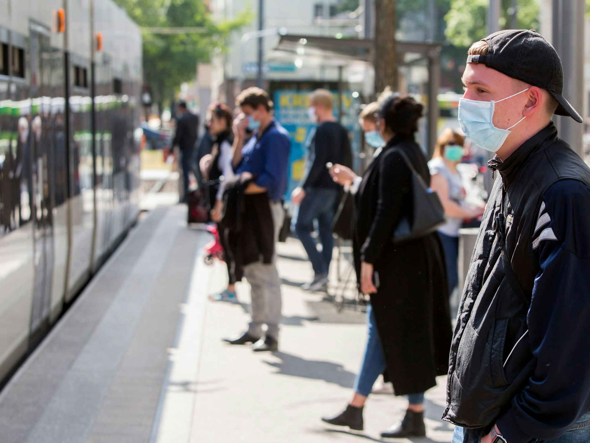 Ab heute gilt in NRW die Schutzmaskenpflicht in Öffentlichen Verkehrsmitteln, auch bei der KVB am Chlodwigplatz.
Köln
27.04.2020
copyright by Michael Bause