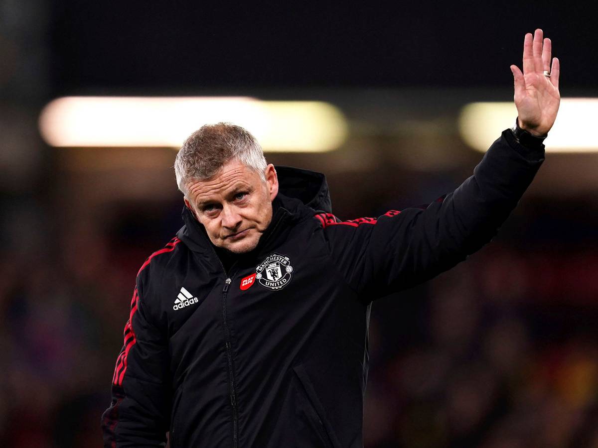 Manchester-United-Trainer Ole Gunnar Solskjaer verabschiedet sich nach der 1:4-Niederlage in Watford von den Fans