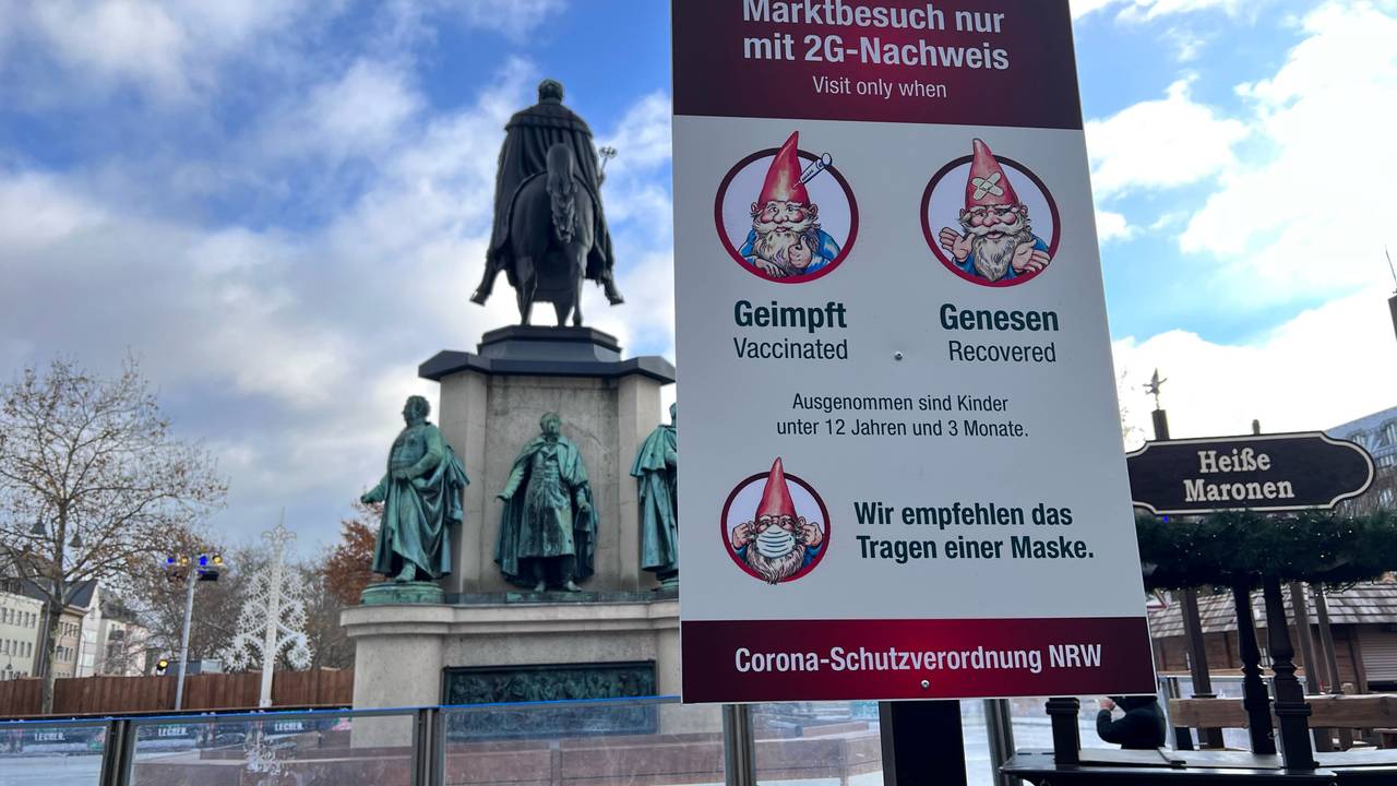 Hinweisschild am Kölner Heumarkt 2021
