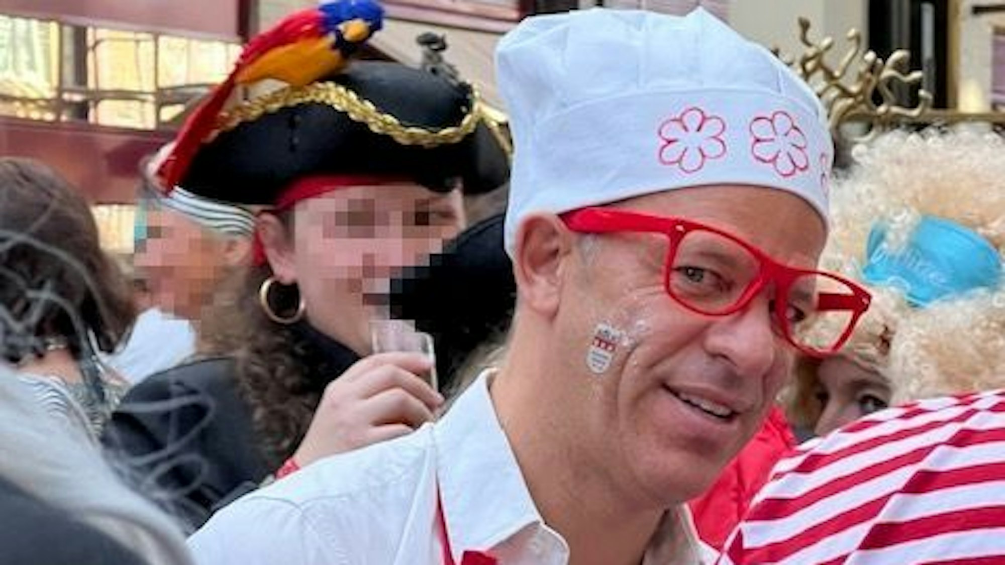 Markus Anfang auf einer Karnevals-Party als Koch verkleidet.