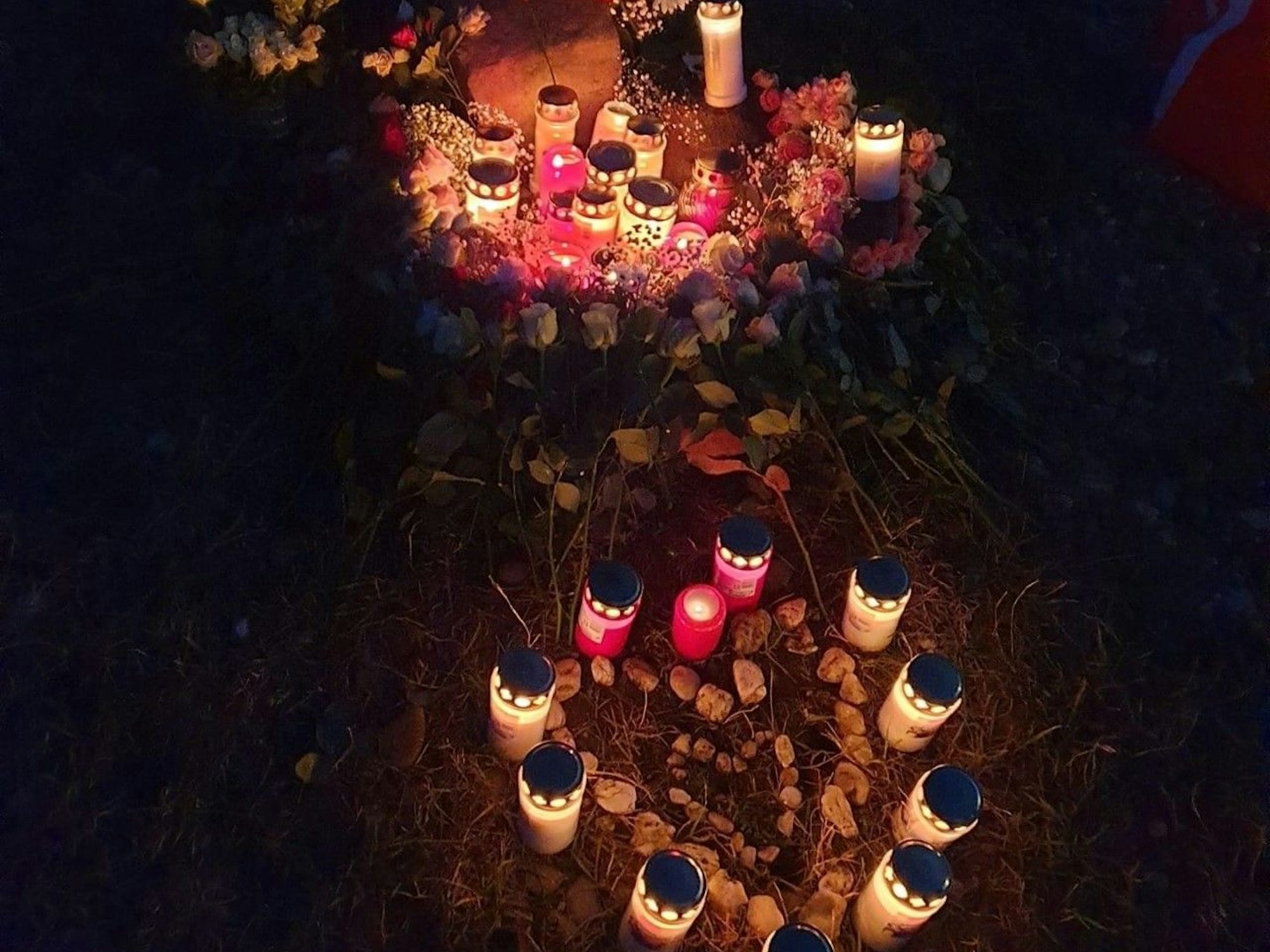 Foto der Tatortstelle, wo die Familie Kerzen platzierte.