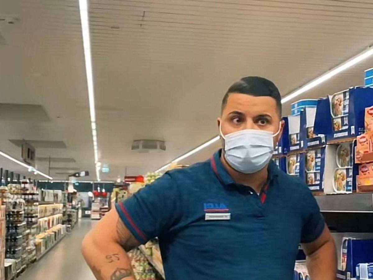 TikTok-User @tekin_tee, ein Aldi-Mitarbeiter aus Bielefeld, erreicht mit seinen lustigen TikTok-Videos Tausende Menschen.