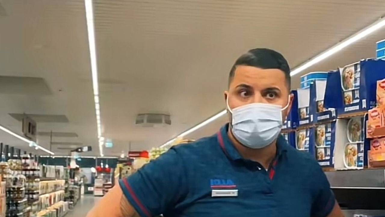 TikTok-User @tekin_tee, ein Aldi-Mitarbeiter aus Bielefeld, erreicht mit seinen lustigen TikTok-Videos Tausende Menschen.