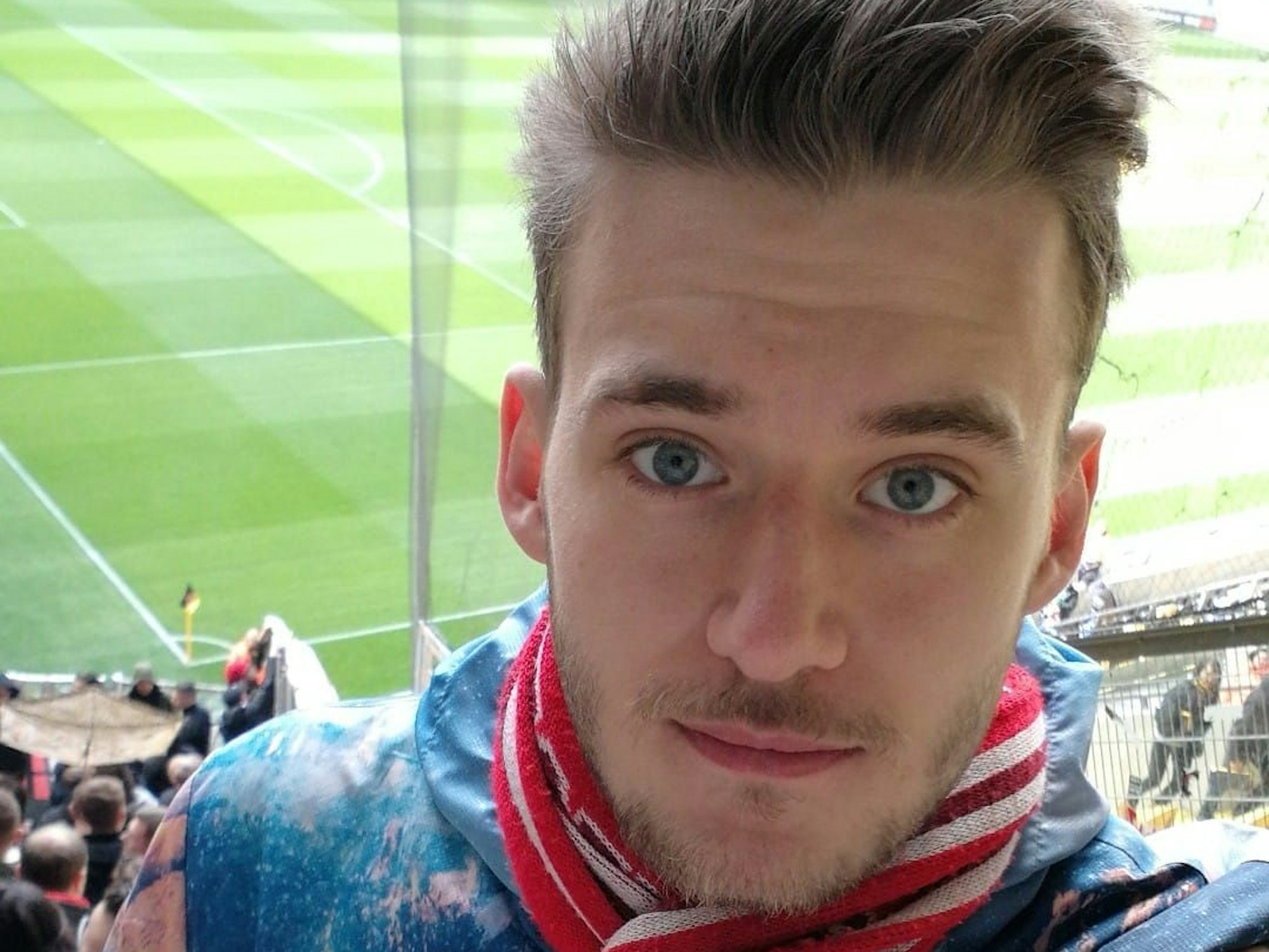 Fortuna Düsseldorfs Fan Lukas auf einem Selfie in Dresden.