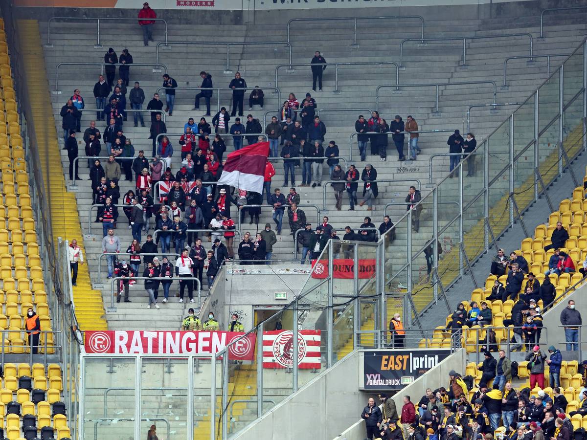 Die rund 200 Fortuna-Fans beim Auswärtsspiel bei Dynamo Dresden