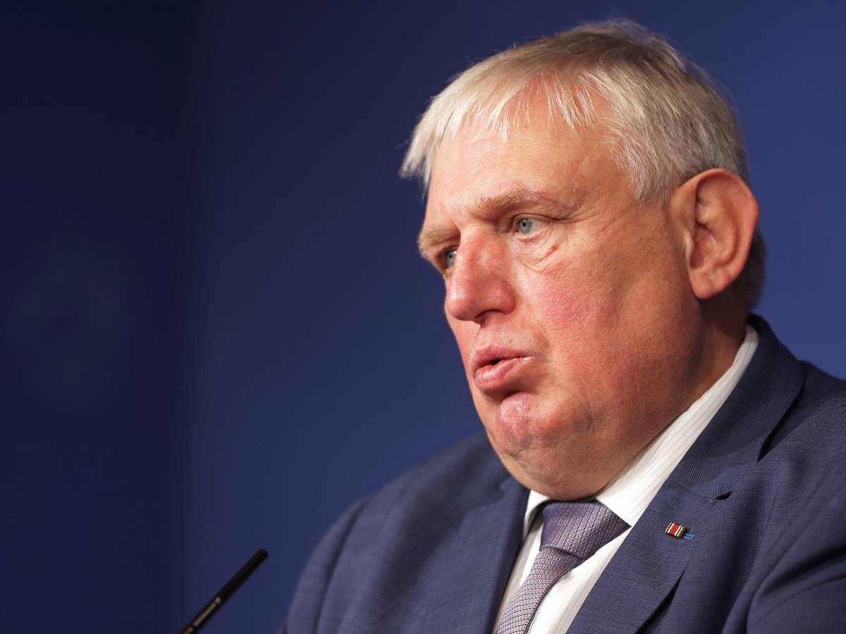 NRW-Gesundheitsminister Laumann (CDU) hat seine Meinung zur Impfpflicht geändert. Das gab er am 23. November 2021 auf einer Pressekonferenz bekannt.