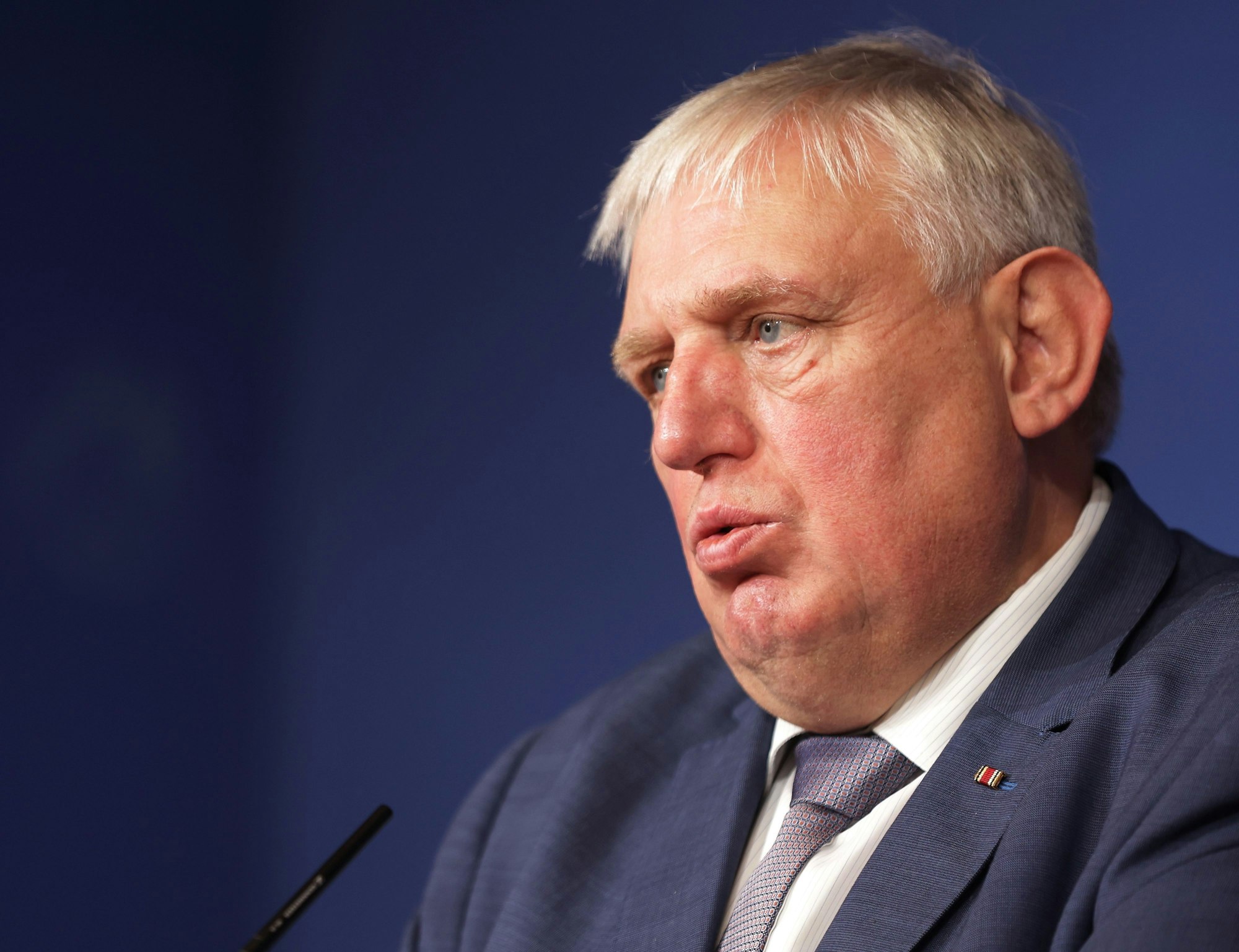 NRW-Gesundheitsminister Laumann (CDU) hat seine Meinung zur Impfpflicht geändert. Das gab er am 23. November 2021 auf einer Pressekonferenz bekannt.