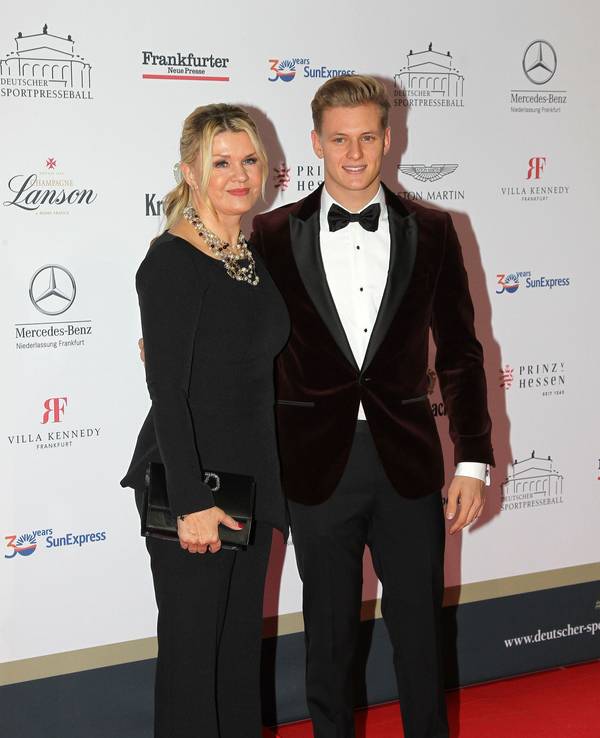 Mick Schumacher und seine Mutter Corinna Schumacher.