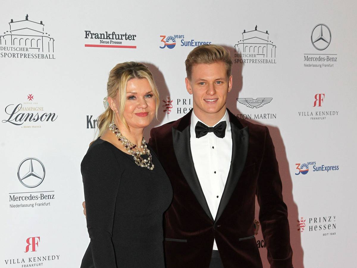 Mick Schumacher und seine Mutter Corinna Schumacher.