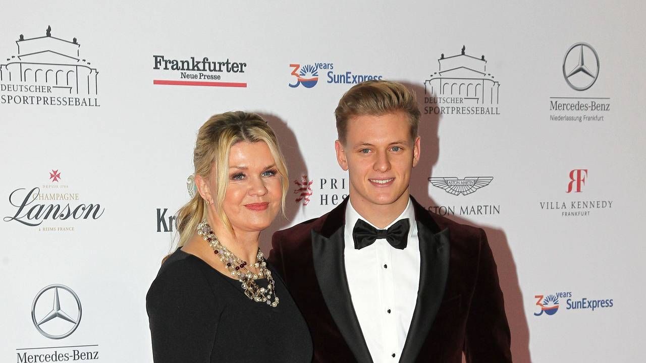 Mick Schumacher und seine Mutter Corinna Schumacher.