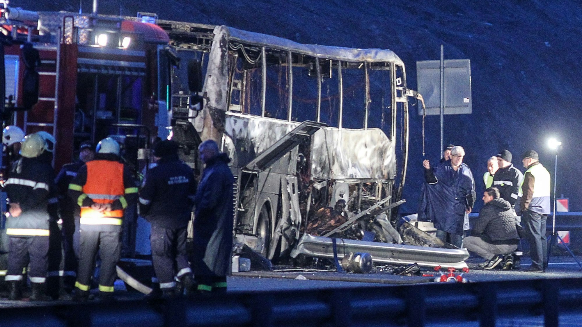 Bei einem schweren Busunglück in Bulgarien sind in der Nacht zu Dienstag (23. November) mindestens 46 Menschen ums Leben gekommen.