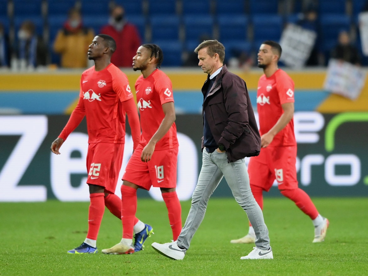 Jesse Marsch, Trainer von RB Leipzig, geht vom Platz