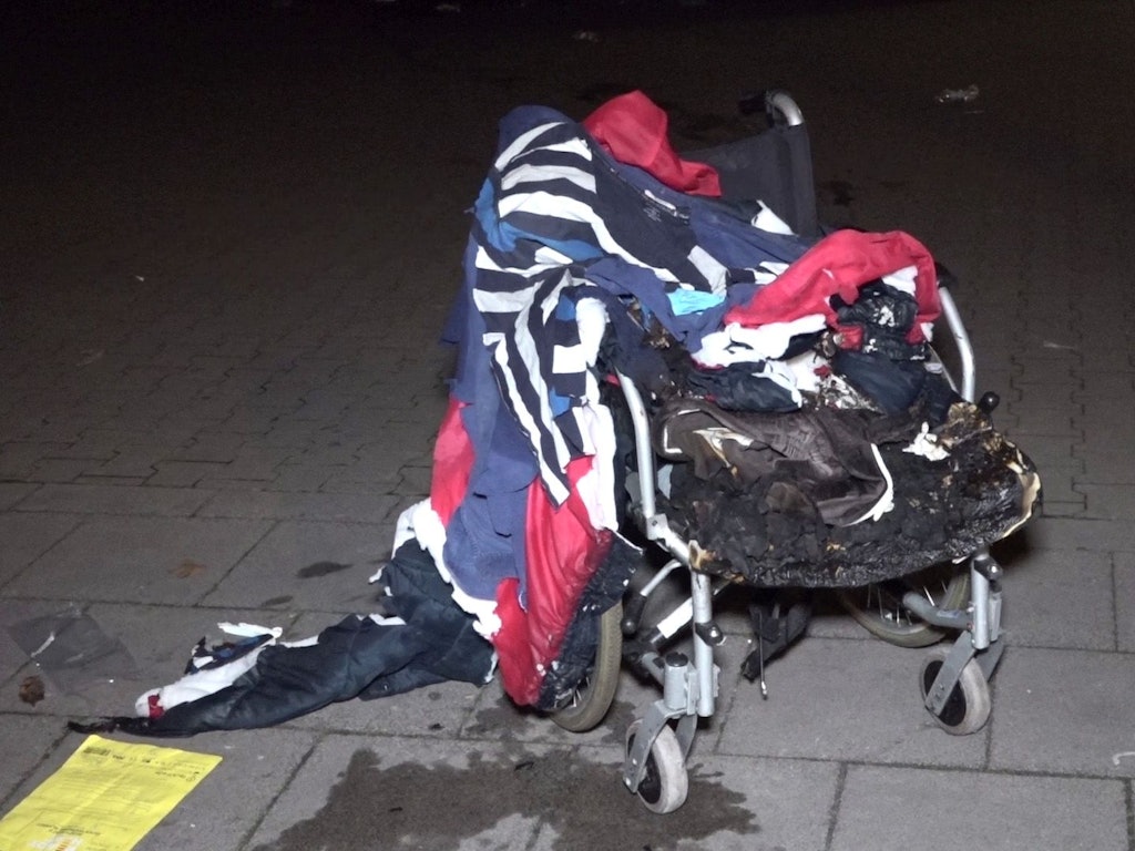Ein Rollstuhl ist am 22. November in Essen durch Feuer schwer beschädigt worden.