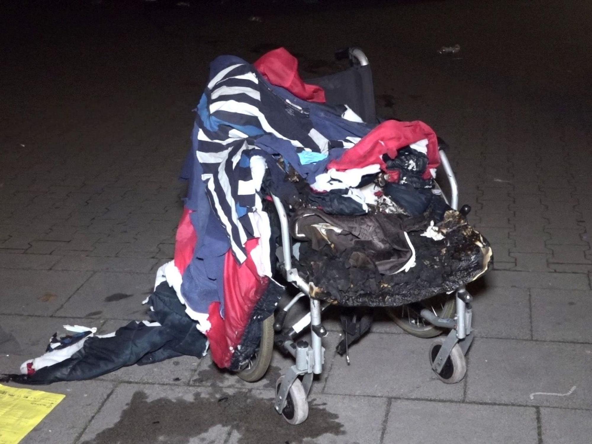 Ein Rollstuhl ist am 22. November in Essen durch Feuer schwer beschädigt worden.