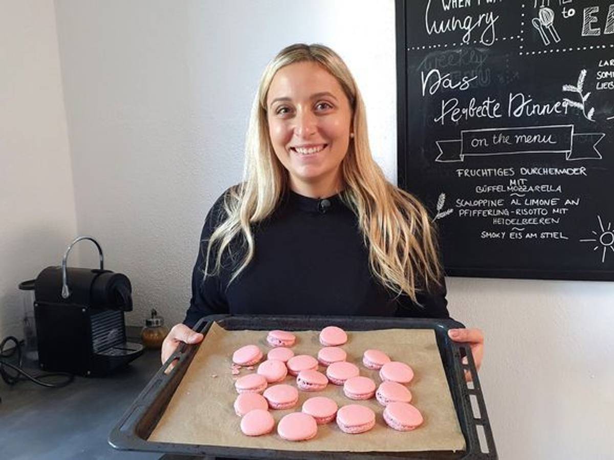 Das perfekte Dinner in München: Gastgeberin Lara war mächtig stolz auf ihre aufwendigen Macarons.