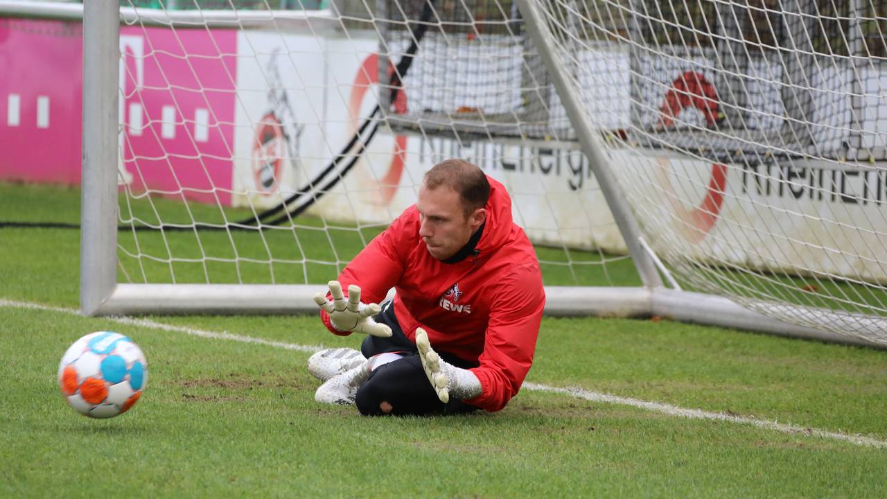 Marvin Schwäbe trainiert beim 1. FC Köln.
