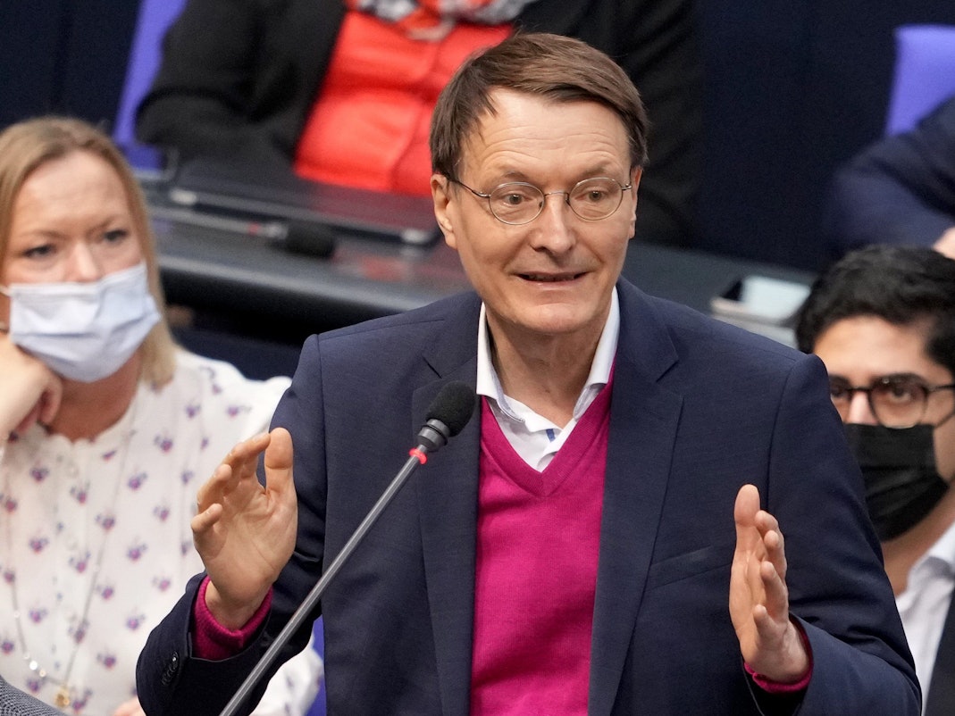 Karl Lauterbach (hier im Bundestag) hat sich klar zur Corona-Lage geäußert.