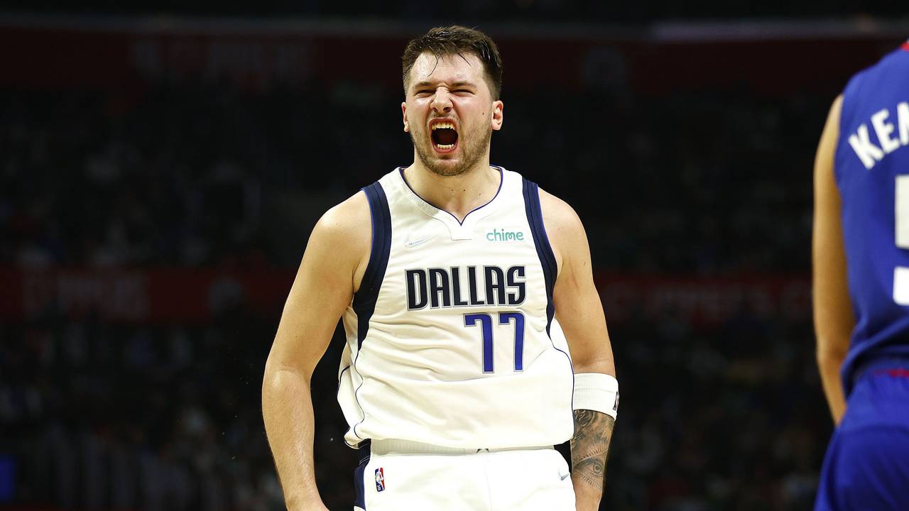 NBA-Star Luka Doncic jubelt beim 112:104-Sieg der Dallas Mavericks über die Los Angeles Clippers