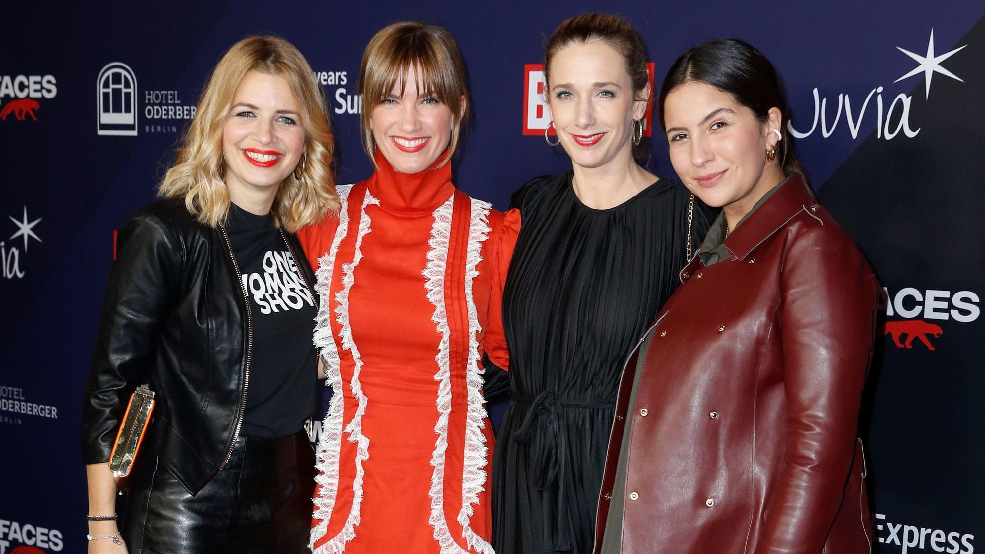 Chryssanthi Kavazi (ganz rechts) zusammen mit weiteren GZSZ-Darstellerinnen am 13. Januar 2020 bei der „Berliner Fashion Week – Bunte New Faces Night“. Die Schauspielerin postete auf Instagram ein heißes Foto von sich.