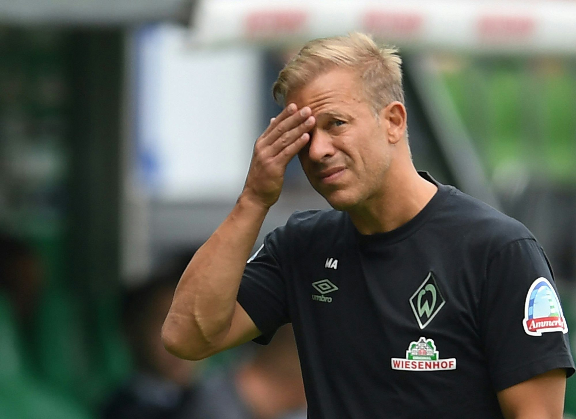 Werder Trainer Markus Anfang steht an der Seitenlinie. Er ist als Trainer von Werder Bremen zurückgetreten.