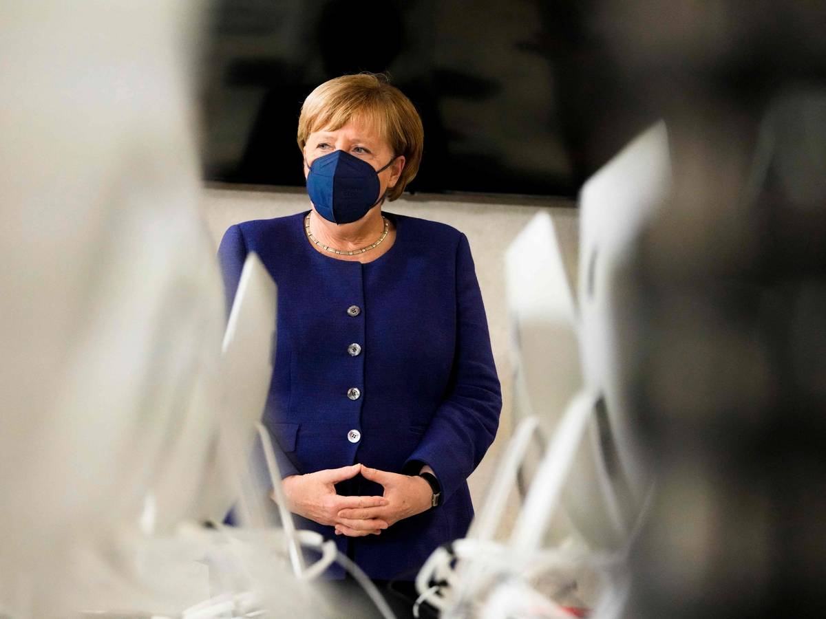 Die geschäftsführende Kanzlerin Angela Merkel (CDU) besucht das TUMO-Bildungszentrum am 22. November in Berlin.