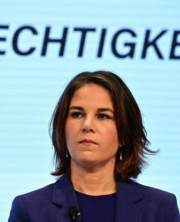 Annalena Baerbock (hier am 24.11.2021 in Berlin) hat sich zu möglichen Schritten gegen die Corona-Pandemie geäußert.