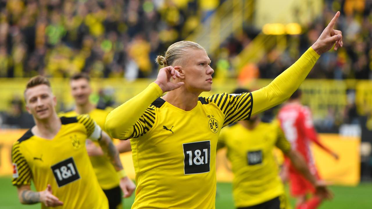 Borussia Dortmunds Stürmer Erling Haaland jubelt über seinen Treffer gegen Mainz 05.