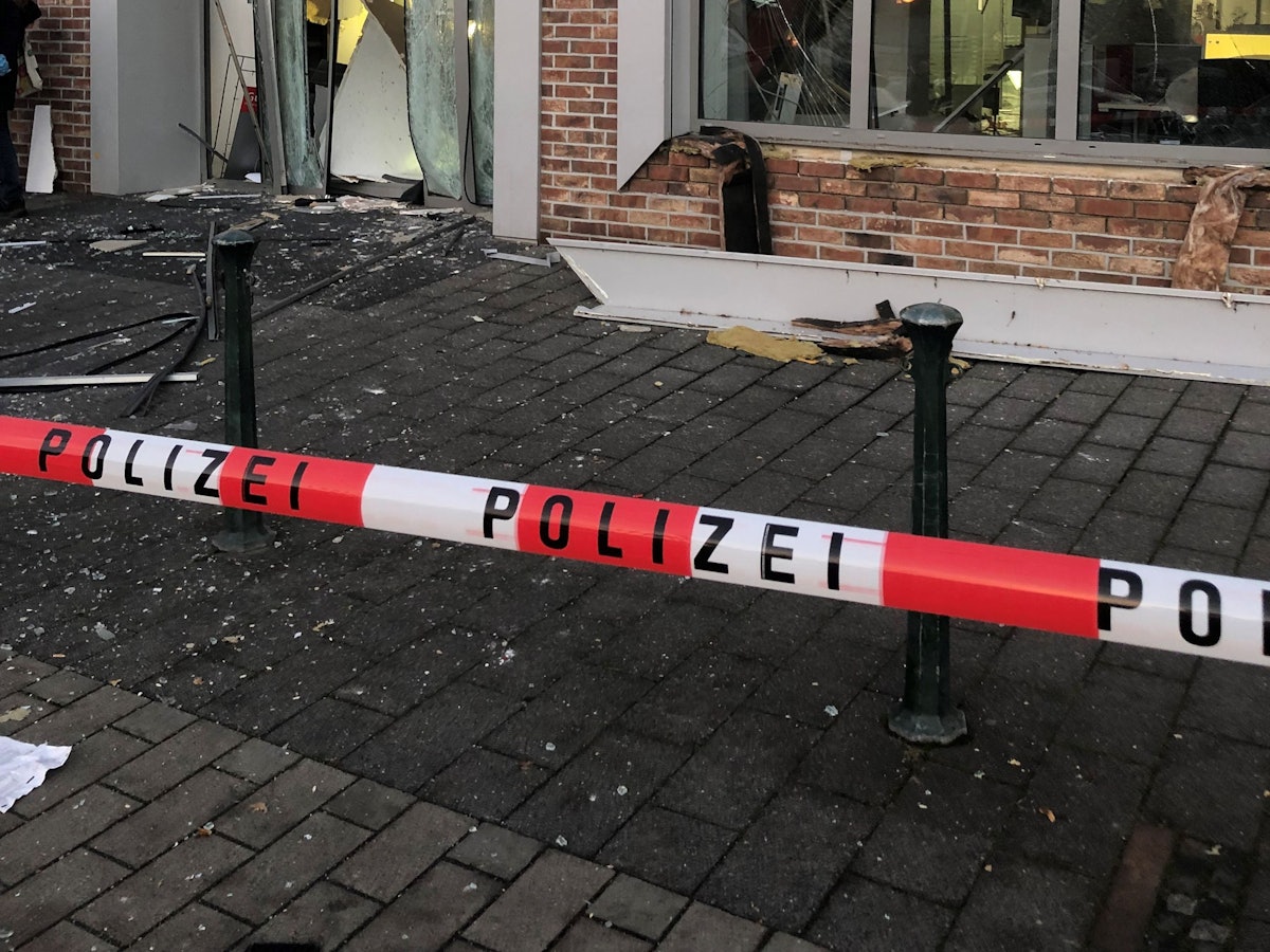 Die Kreissparkassen-Filiale in Stommeln wurde gesprengt.