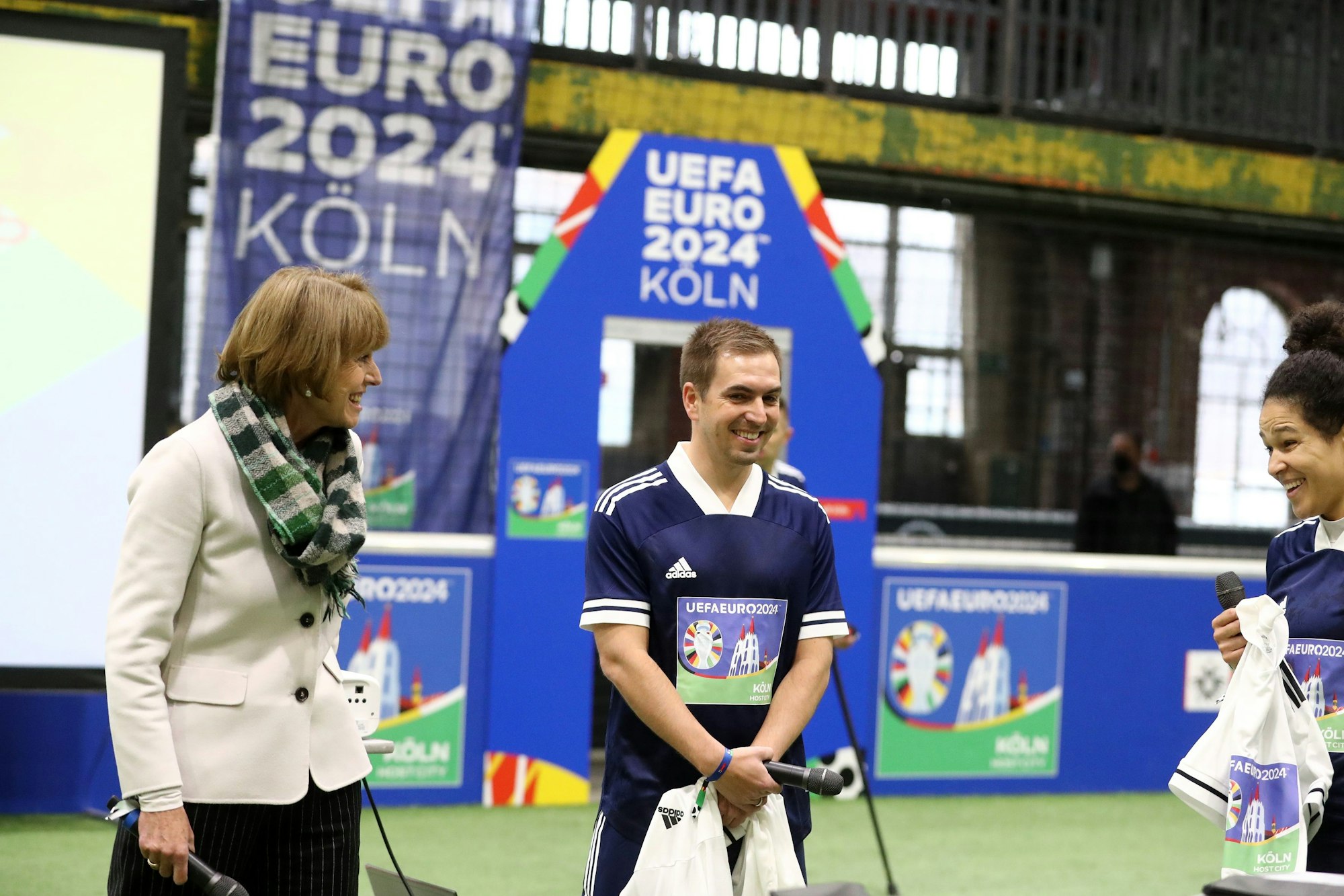 Henriette Reker trifft auf Philipp Lahm.