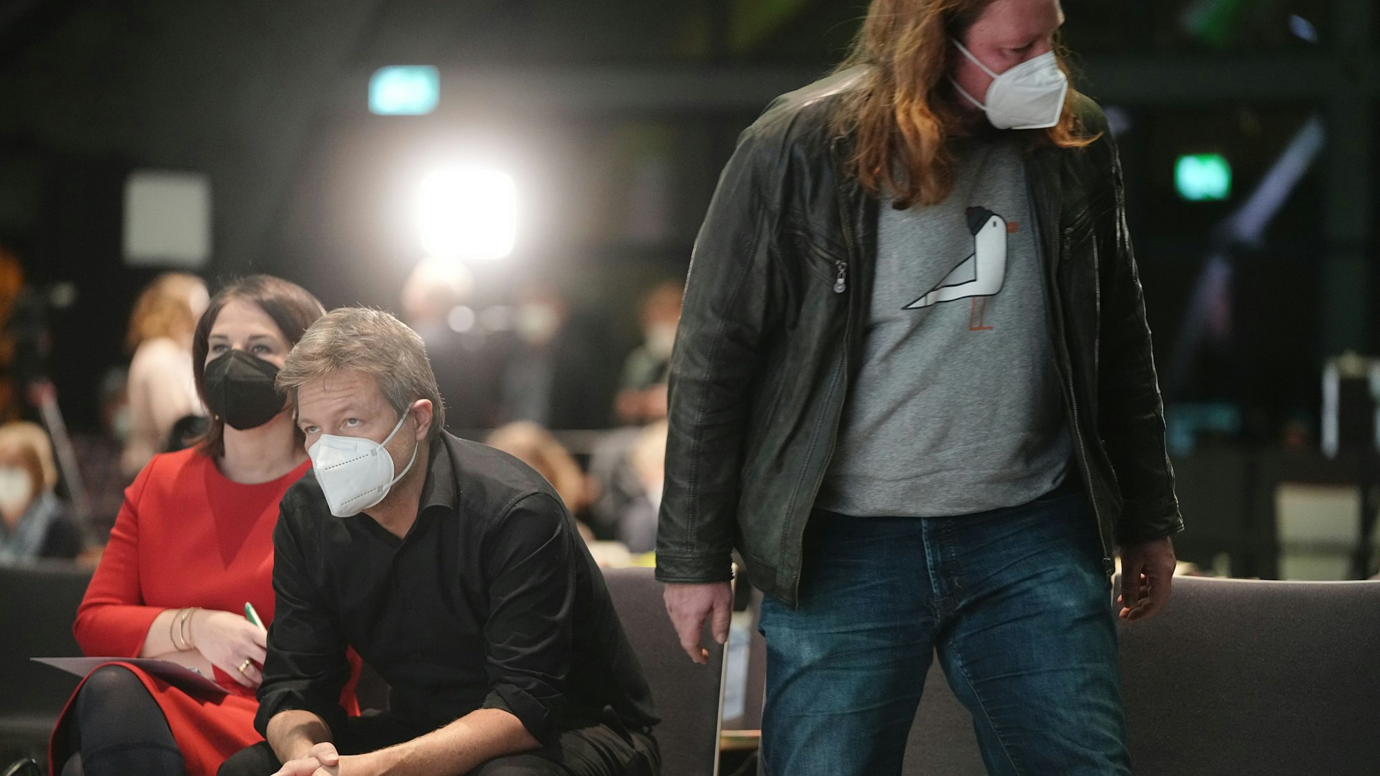 Grünen-Chefs Robert Habeck und Annalena Baerbock und Fraktionsvorsitzender Anton Hofreiter (r.): Wegen anhaltender Personaldiskussionen knallt es beim Bund-Länder-Forum am 25. November in Berlin hinter den Kulissen.