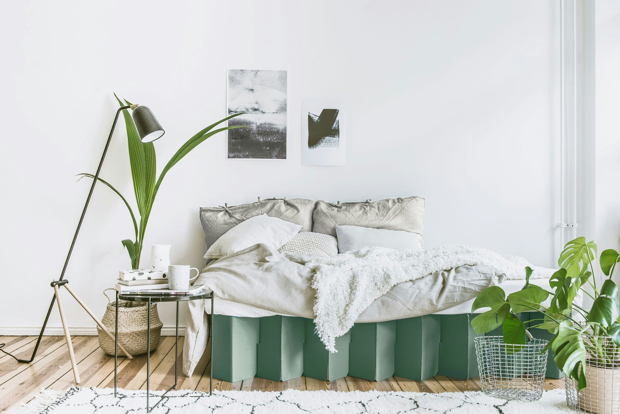 Pflanzen im Schlafzimmer können ein gesundes Raumklima fördern.