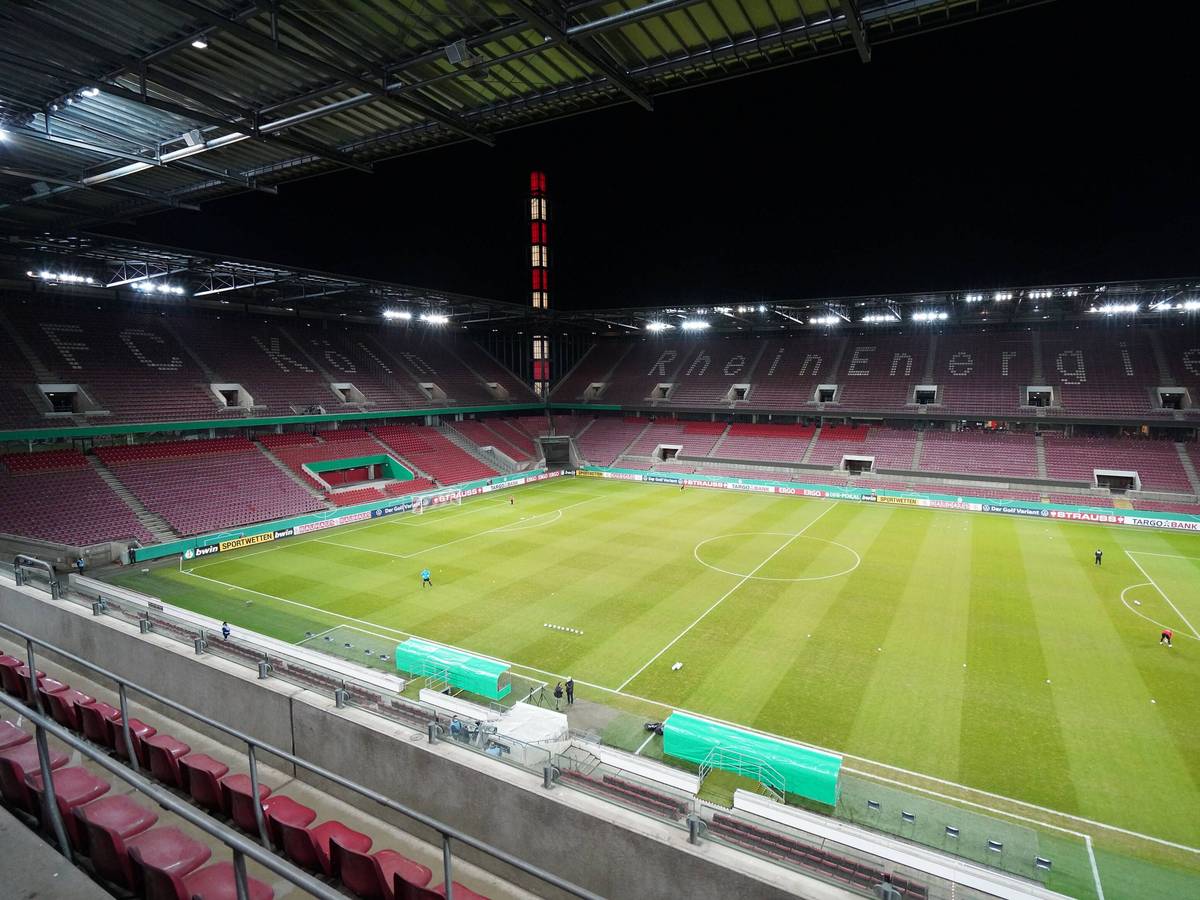 Blick ins leere Kölner Rhein-Energie-Stadion.