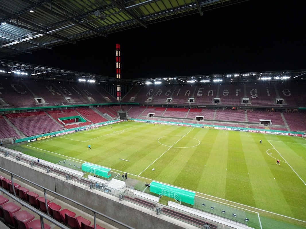 Blick ins leere Kölner Rhein-Energie-Stadion.