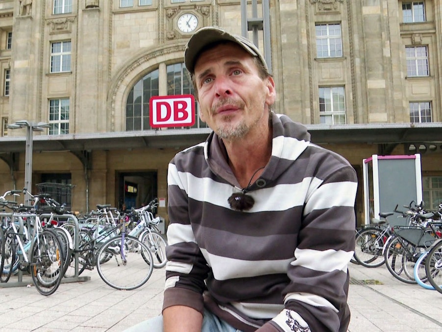 Ralf aus Leipzig (hier im Juli 2020) muss zwei Schicksalssschläge verkraften. In der RTLZWEI-Sendung „Hartes Deutschland – Leben im Brennpunkt“ berichtet er davon.