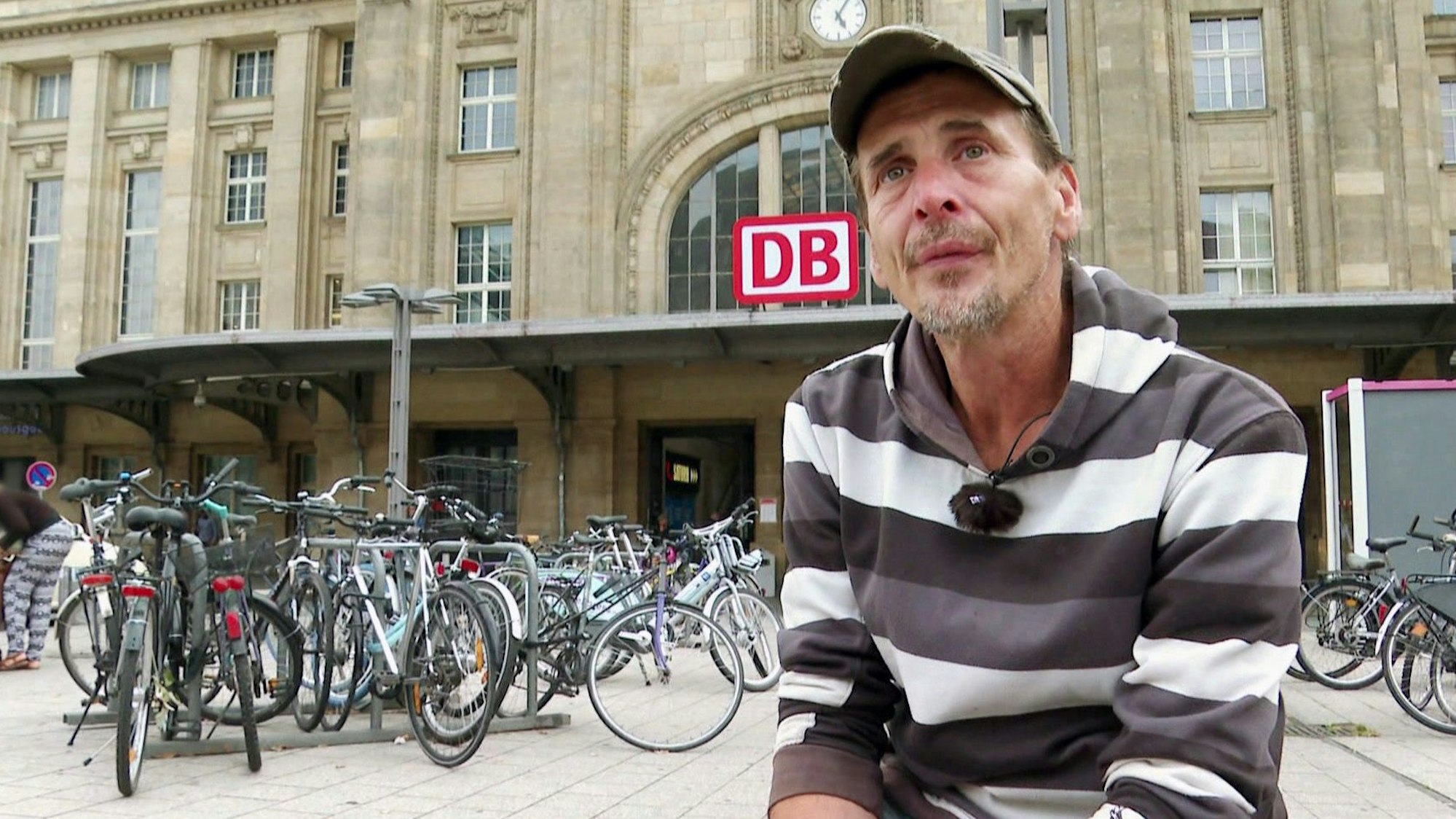 Ralf aus Leipzig (hier im Juli 2020) muss zwei Schicksalssschläge verkraften. In der RTLZWEI-Sendung „Hartes Deutschland – Leben im Brennpunkt“ berichtet er davon.