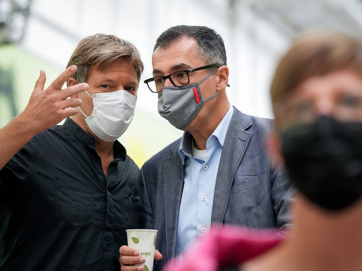 Der frühere Grünen-Chef Cem Özdemir (r.) soll Agrarminister in einer künftigen Bundesregierung mit SPD und FDP werden. Grünen-Chef Robert Habeck soll Vizekanzler in einer künftigen Bundesregierung mit SPD und FDP werden.