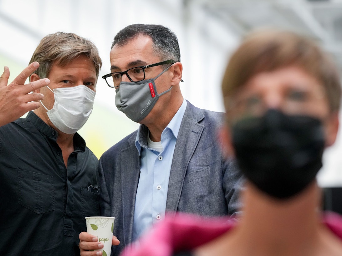 Der frühere Grünen-Chef Cem Özdemir (r.) soll Agrarminister in einer künftigen Bundesregierung mit SPD und FDP werden. Grünen-Chef Robert Habeck soll Vizekanzler in einer künftigen Bundesregierung mit SPD und FDP werden.