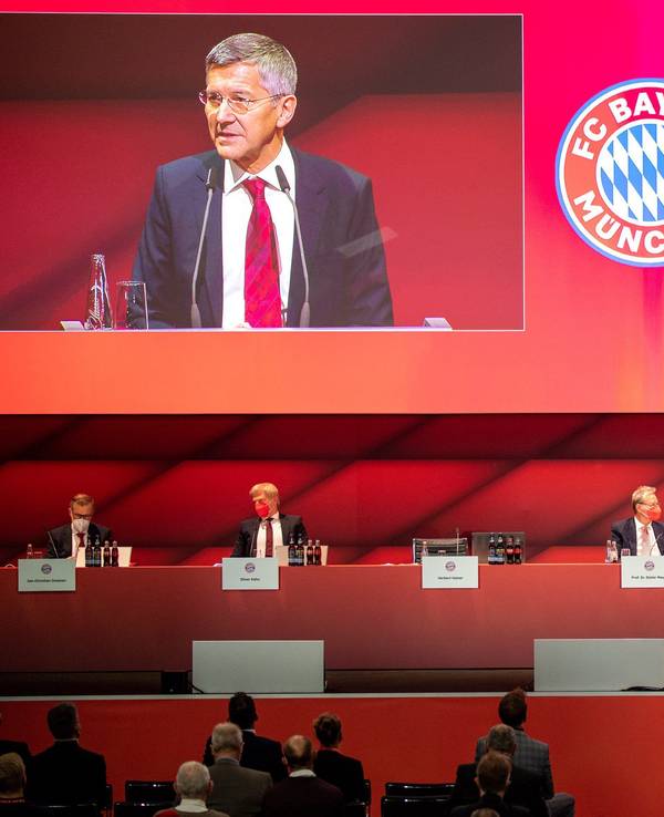 Bayern-Präsident Herbert Hainer bei seiner Rede.
