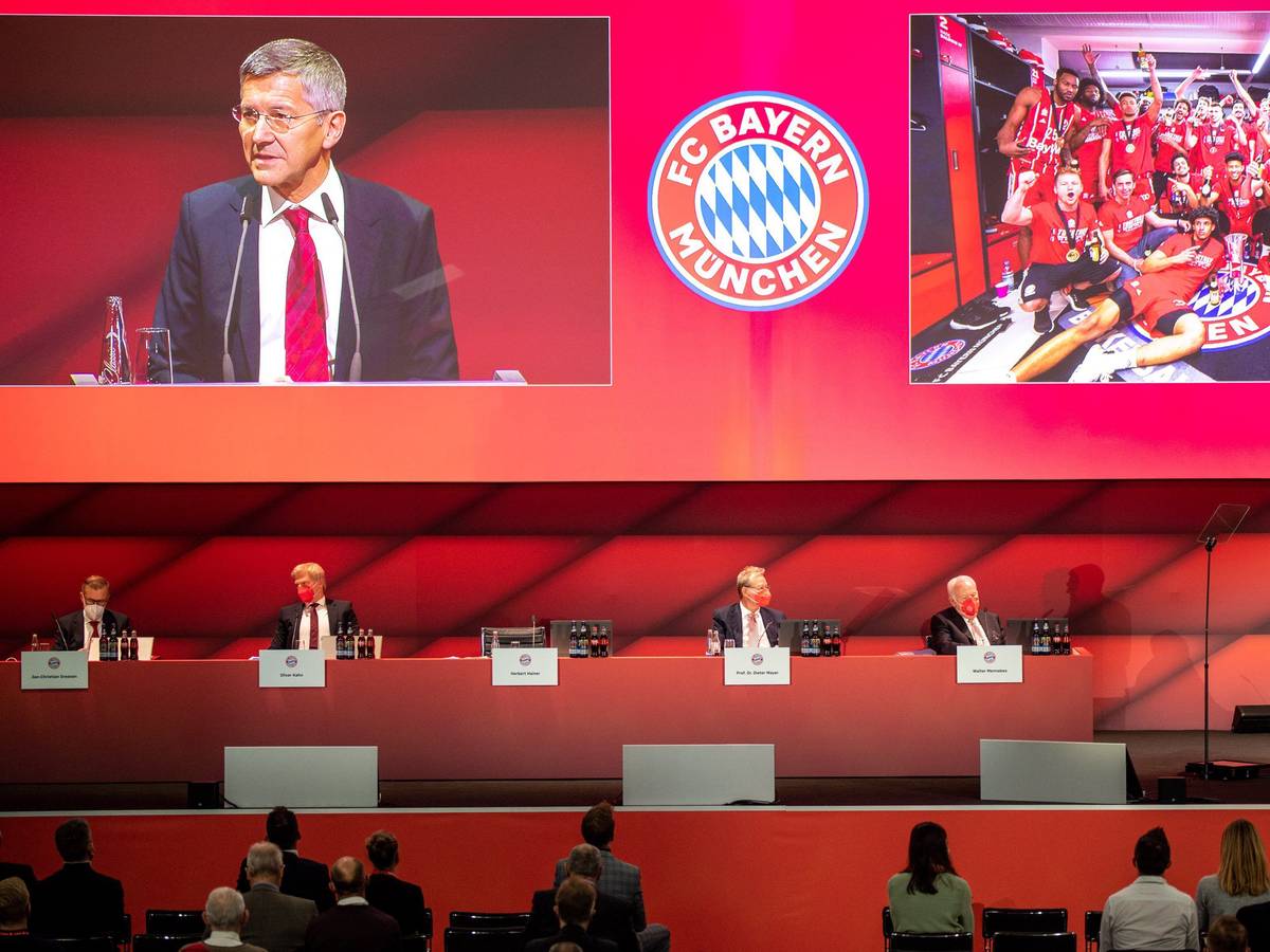 Bayern-Präsident Herbert Hainer bei seiner Rede.