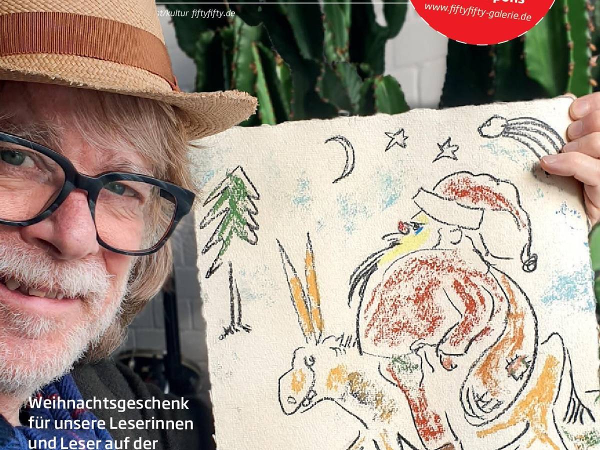 Helge Schneider zeigt das Bild eines Weihnachtsmannes, das er für die neue fiftyfifty-Ausgabe gemalt hat.