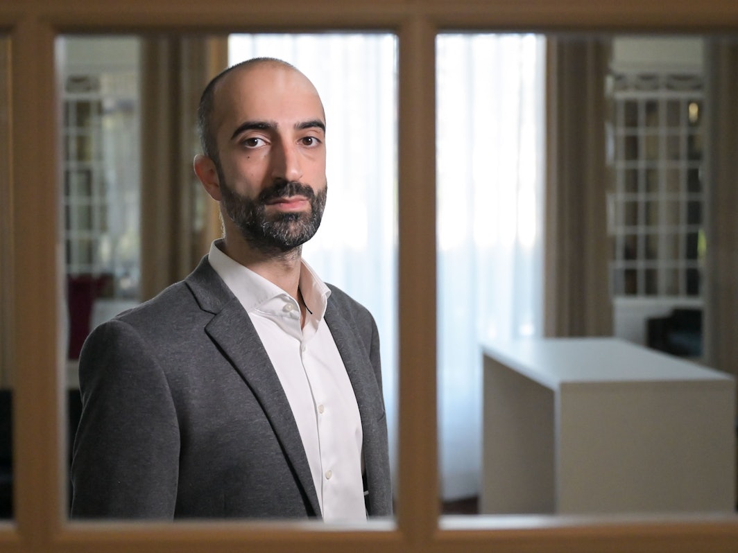 Cihan Çelik, Oberarzt auf einer Covid-19 Normalstation am Klinikum Darmstadt sowie Facharzt für Innere Medizin und Pneumologie.