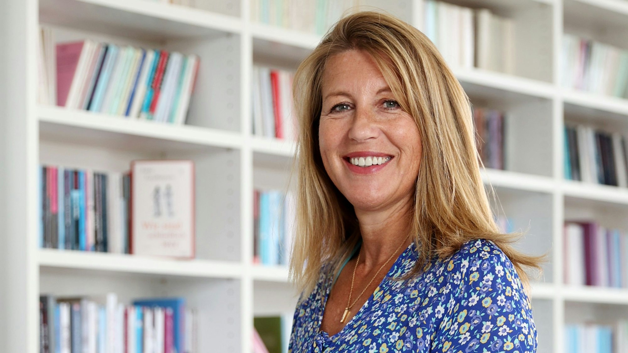 Anne Gesthuysen mit ihrem neuen Buch „Wir sind schließlich wer“.