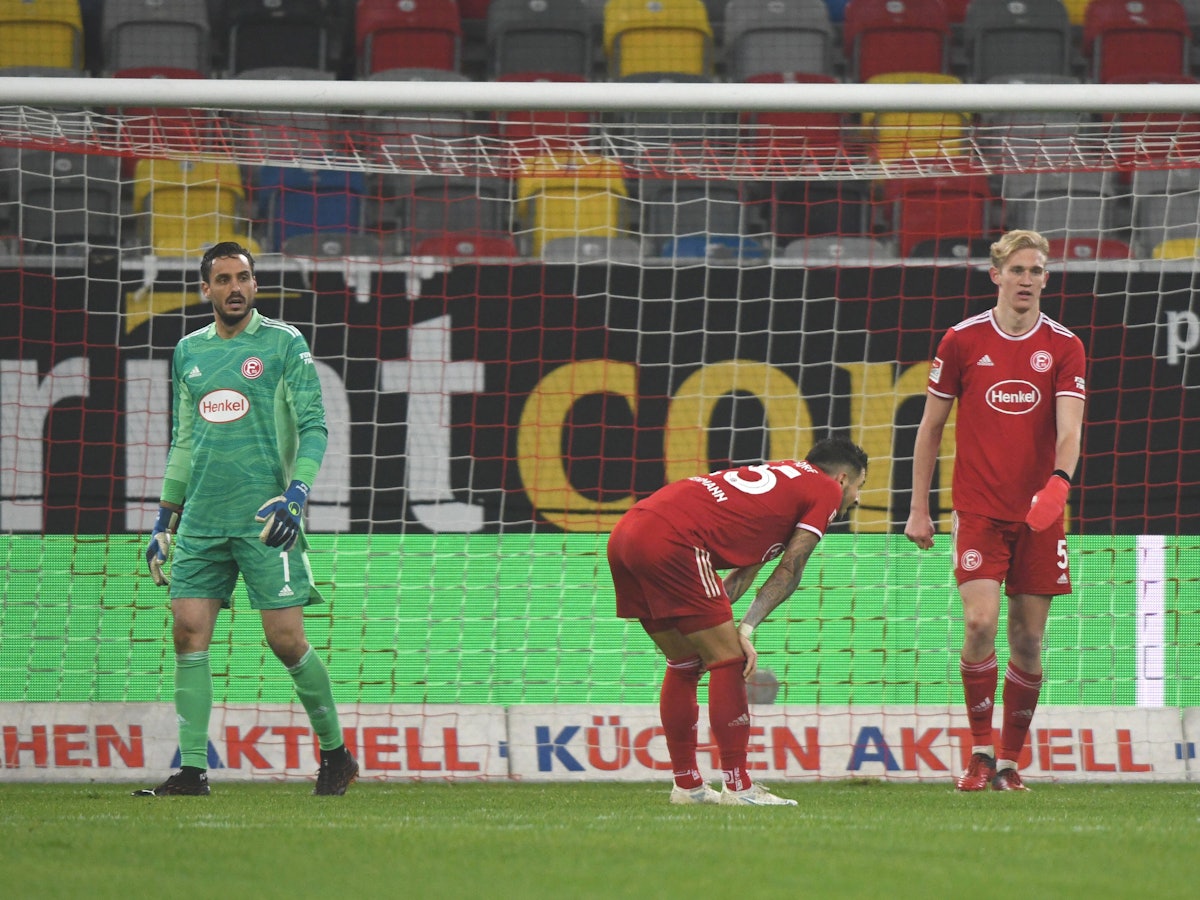 Torwart Raphael Wolf, Matthias Zimmermann und Christoph Klarer sind enttäuscht nach dem Gegentreffer gegen Heidenheim