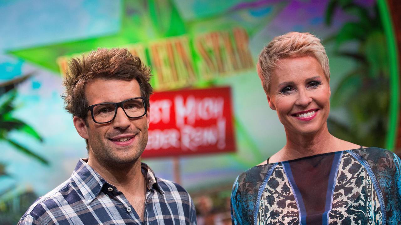 Die Moderatoren Sonja Zietlow und Daniel Hartwich lächeln nach der RTL-Show «Ich bin ein Star - Lasst mich wieder rein!». Das RTL-Dschungelcamp startet im Januar diesmal in Südafrika.(zu dpa "RTL schickt seine Dschungel-Promis diesmal nach Südafrika") +++ dpa-Bildfunk +++