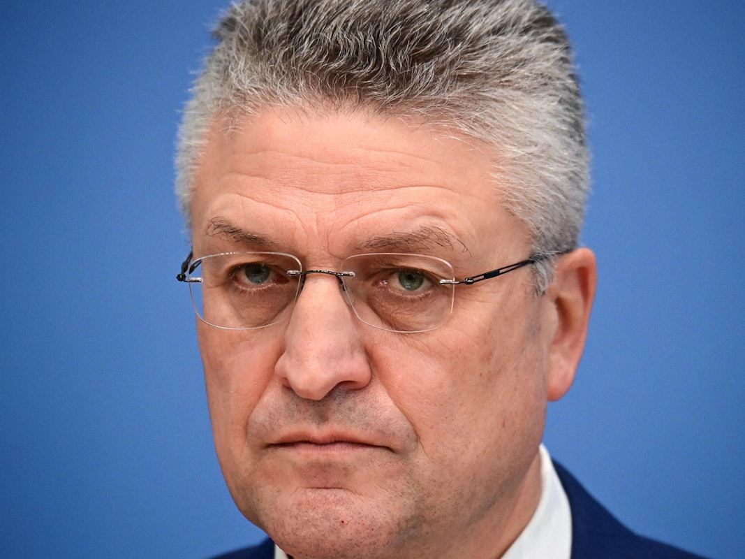 Lothar Wieler, Chef des Robert-Koch-Instituts, bei einer Pressekonferenz am 26. November 2021.